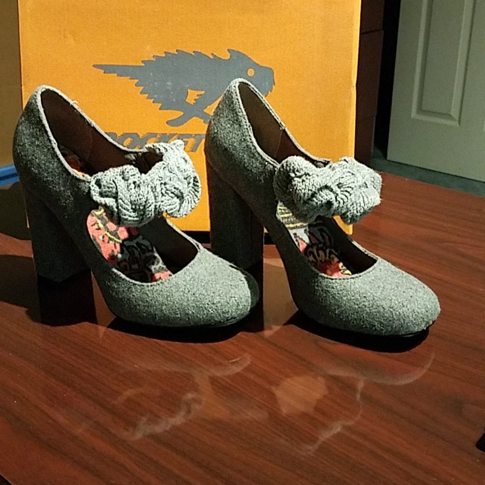 Rocket Dog, Grey Wink Flannel Felt Mary Janes